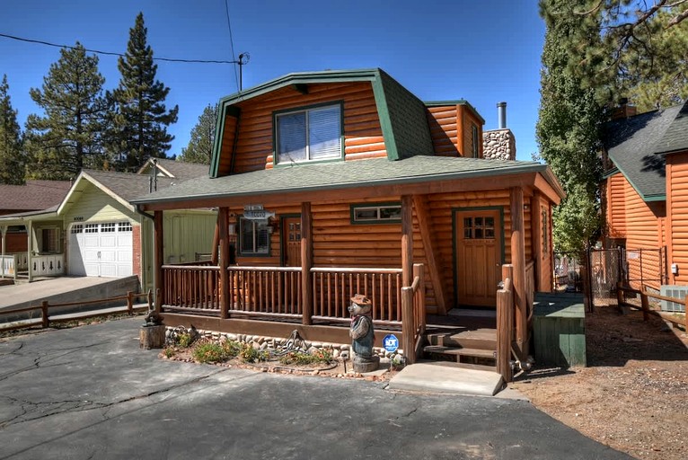 Cabins (United States of America, Big Bear Lake, California)