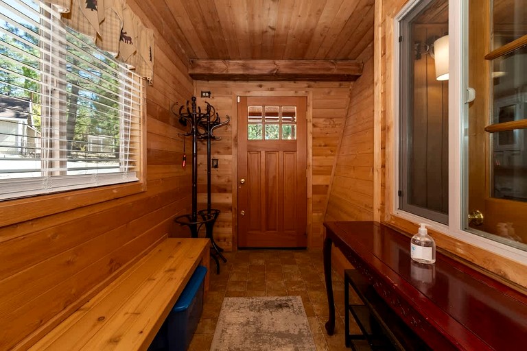 Cabins (United States of America, Big Bear Lake, California)