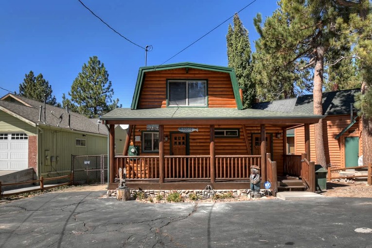 Cabins (United States of America, Big Bear Lake, California)