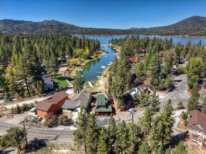 Cabins (United States of America, Big Bear Lake, California)