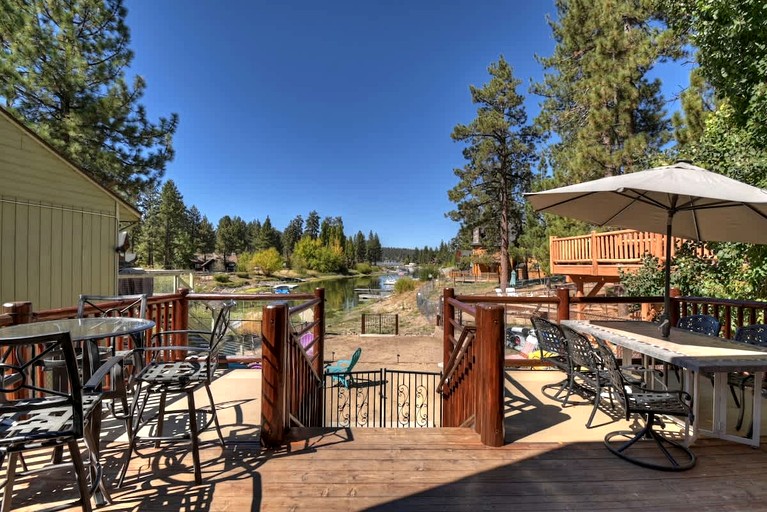 Cabins (United States of America, Big Bear Lake, California)