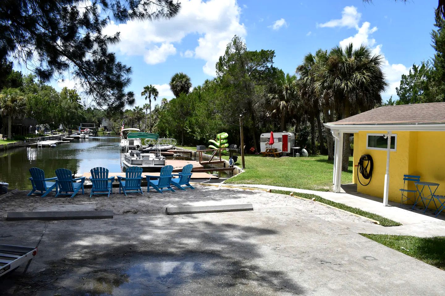 Cozy Calm Cottage with Lake Access in Weeki Wachee, Florida
