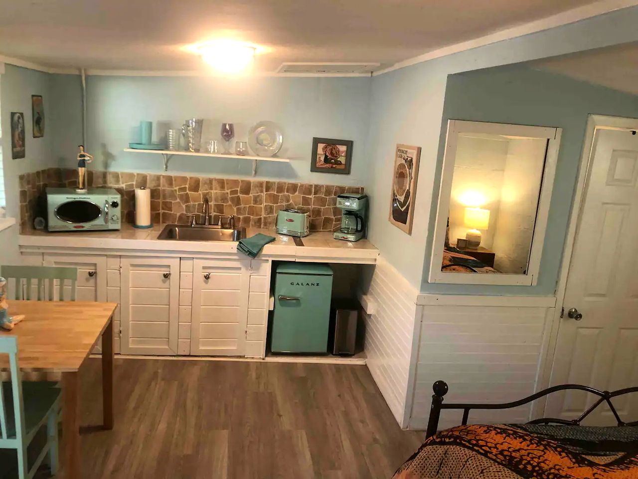 Cozy Calm Cottage with Lake Access in Weeki Wachee, Florida