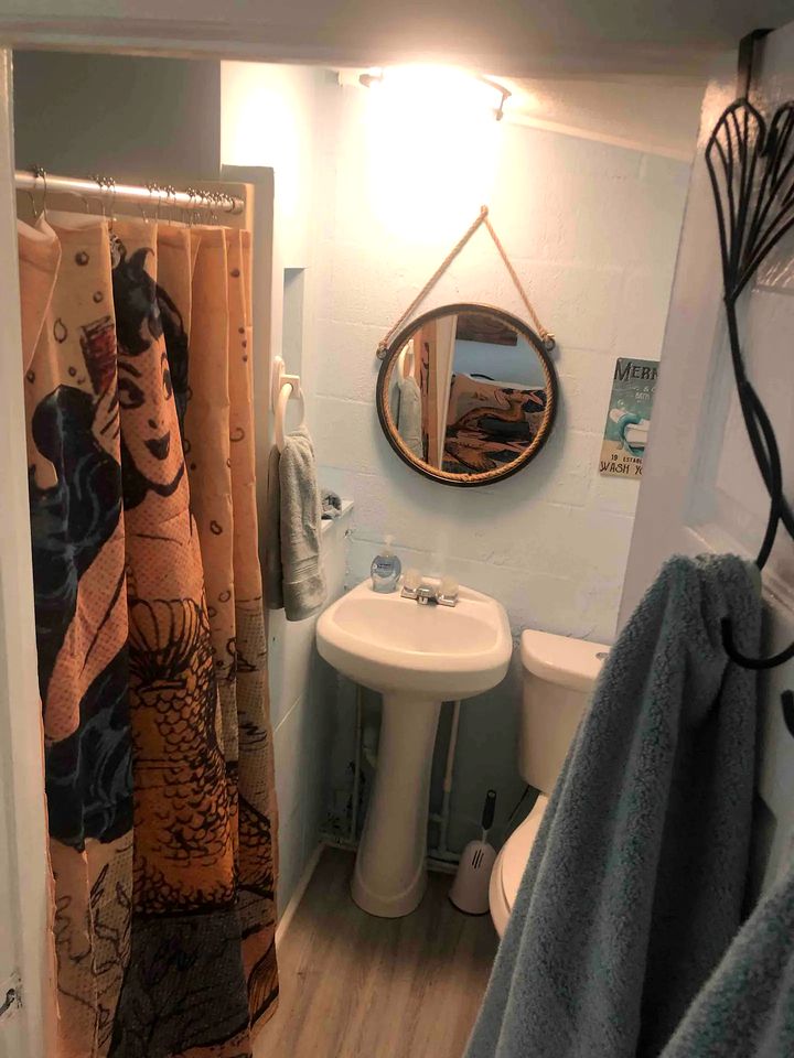 Cozy Calm Cottage with Lake Access in Weeki Wachee, Florida