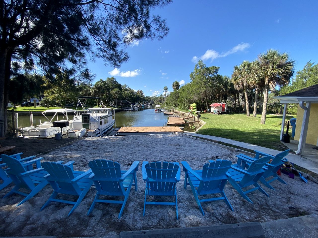Cozy Calm Cottage with Lake Access in Weeki Wachee, Florida