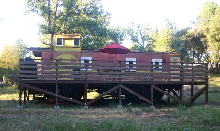 Santa Fe caboose rental (Oakhurst, California, United States)