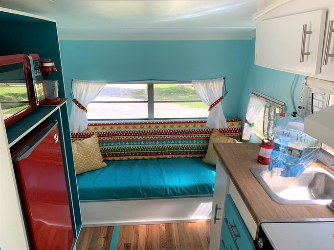 Caravans (United States of America, Bryson City, North Carolina)