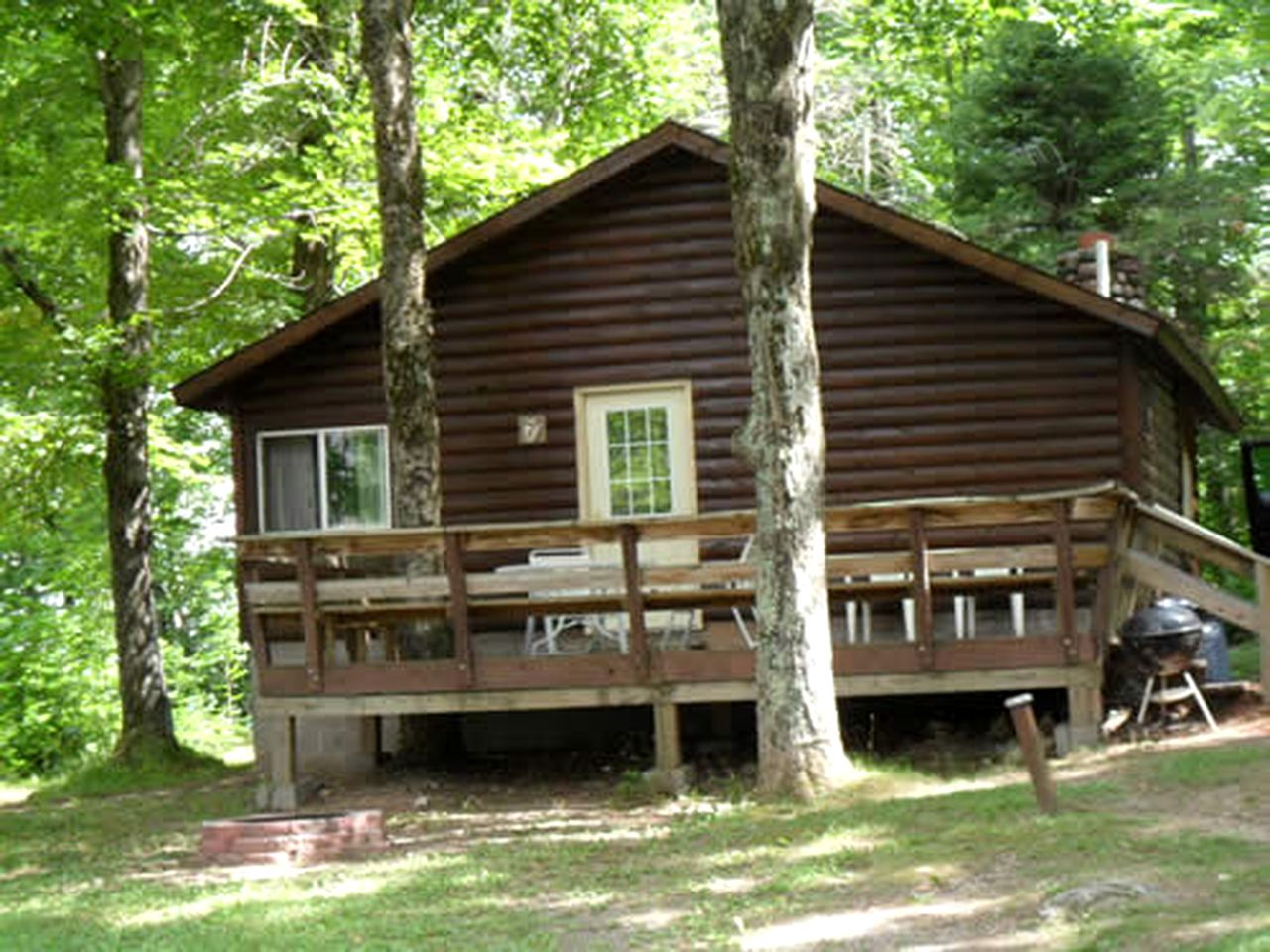 Secluded Lakeside Log Cabin Ideal for Couples Getaway' in Hayward, Wisconsin