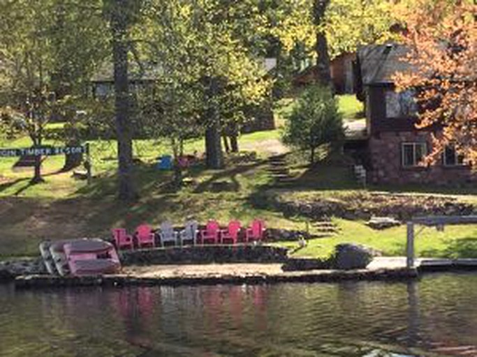 Log Cabins (Hayward, Wisconsin, United States)