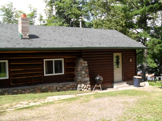 Log Cabins (Hayward, Wisconsin, United States)