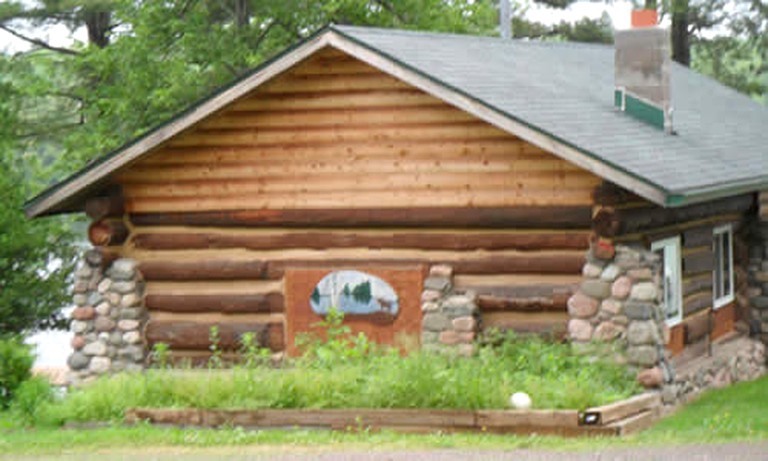 Log Cabins (Hayward, Wisconsin, United States)