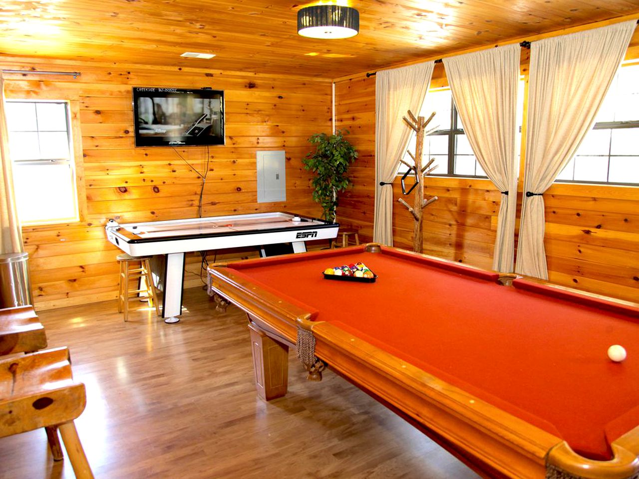 Luxury Cabin Rental for a Family Getaway in Pigeon Forge, Tennessee