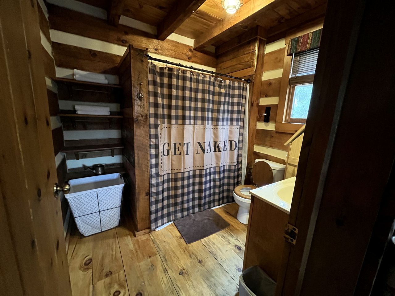 Virginia Glamping Destination with Hot Tub, Perfect for Romantic Getaways in Galax