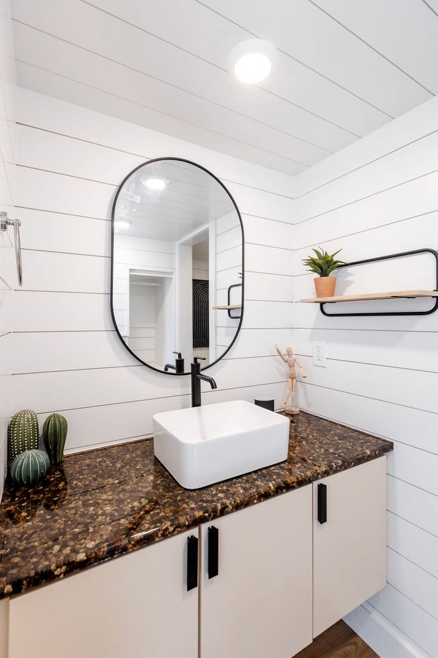 Vistas of Zion: Tiny Home Sanctuary with Unforgettable Views in Apple Valley