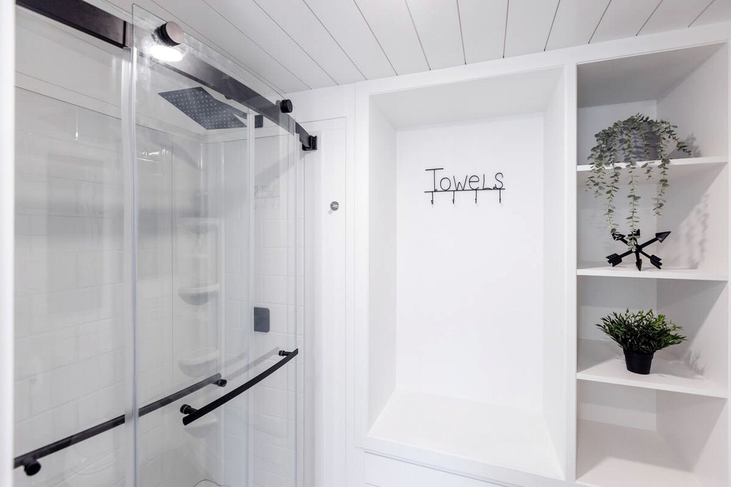 Vistas of Zion: Tiny Home Sanctuary with Unforgettable Views in Apple Valley