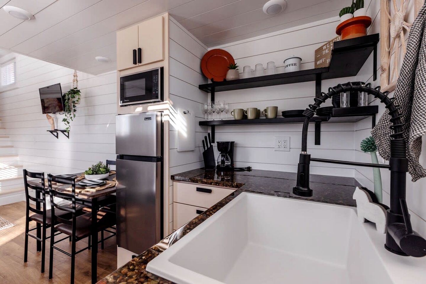 Vistas of Zion: Tiny Home Sanctuary with Unforgettable Views in Apple Valley