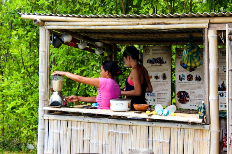 Huts (Montañita, Santa Elena, Ecuador)