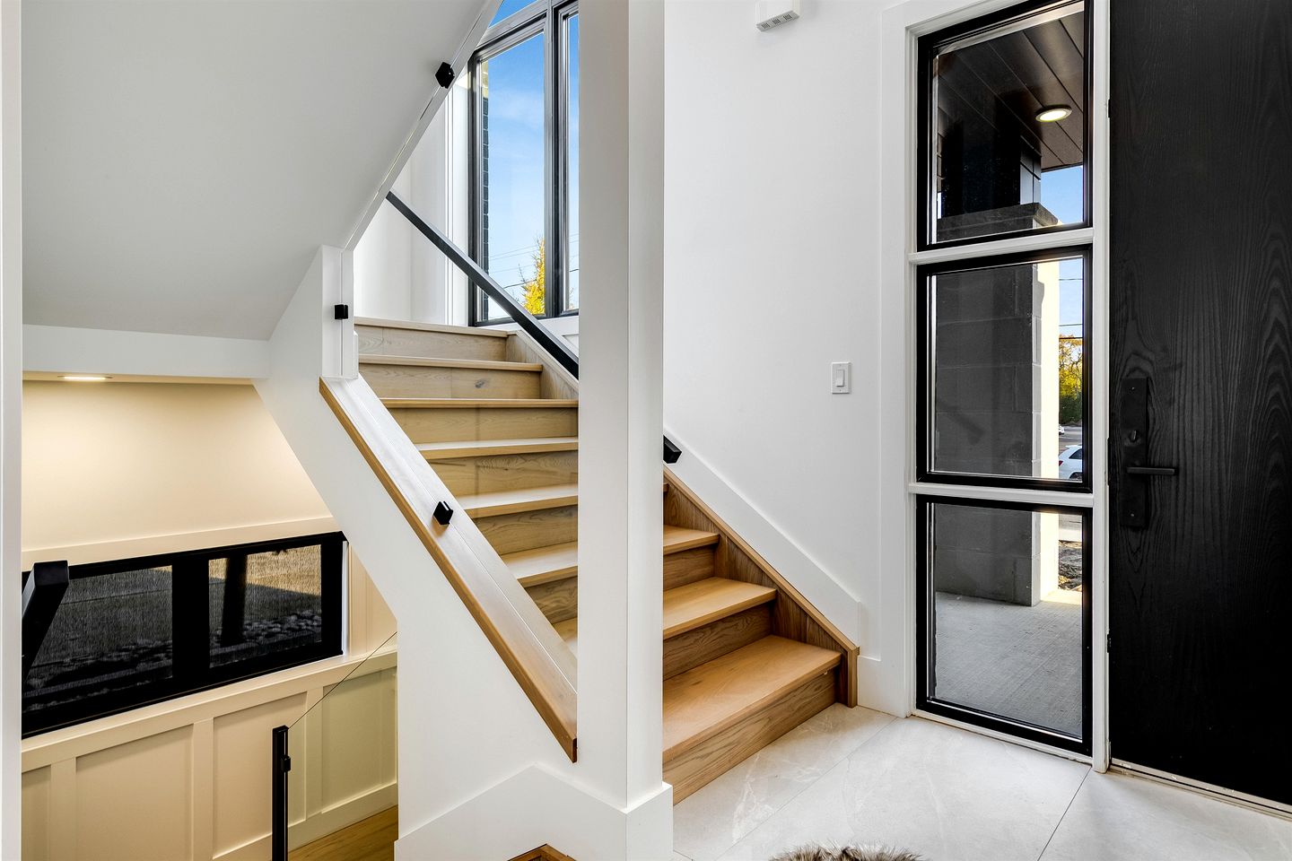 Sophisticated Shoreline Retreat with Sunset Patio & Poolside Lounging in Ontario, Canada