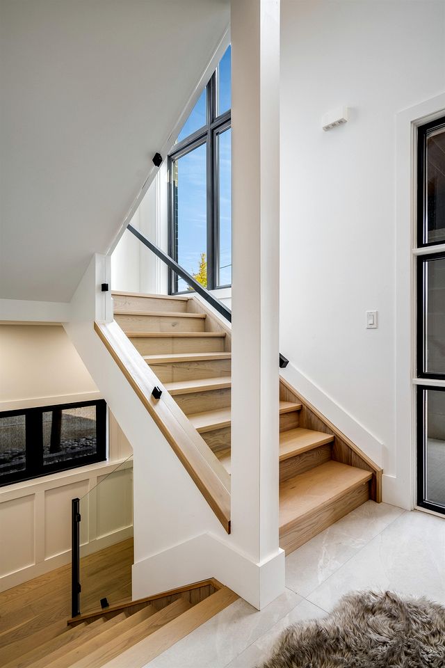 Sophisticated Shoreline Retreat with Sunset Patio & Poolside Lounging in Ontario, Canada