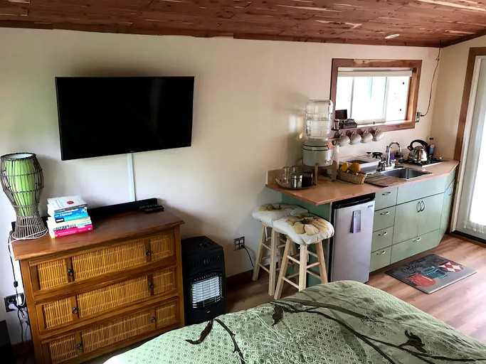 Cabins (Volcano, Hawaii, United States)