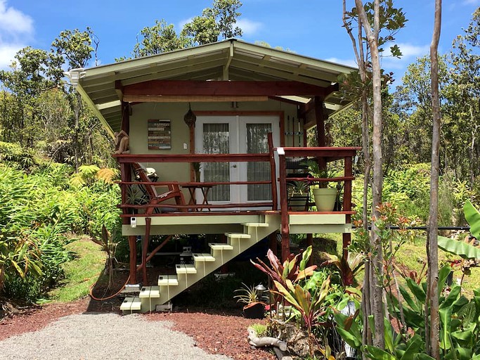 Cabins (Volcano, Hawaii, United States)
