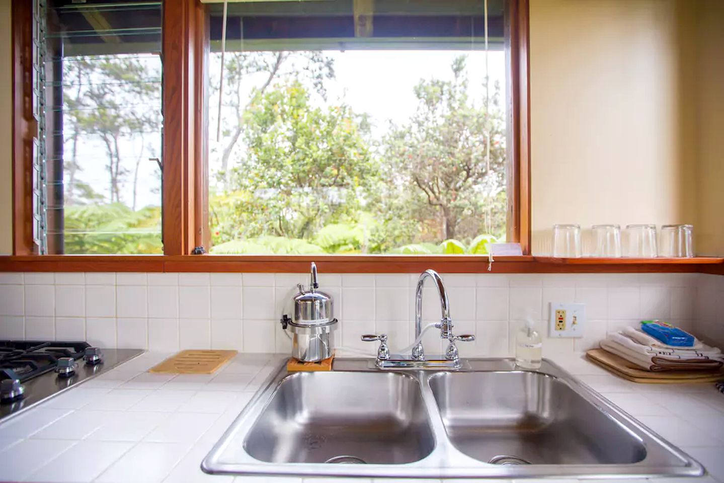 Intimate and Secluded Rainforest Retreat near Volcanoes National Park, Hawaii