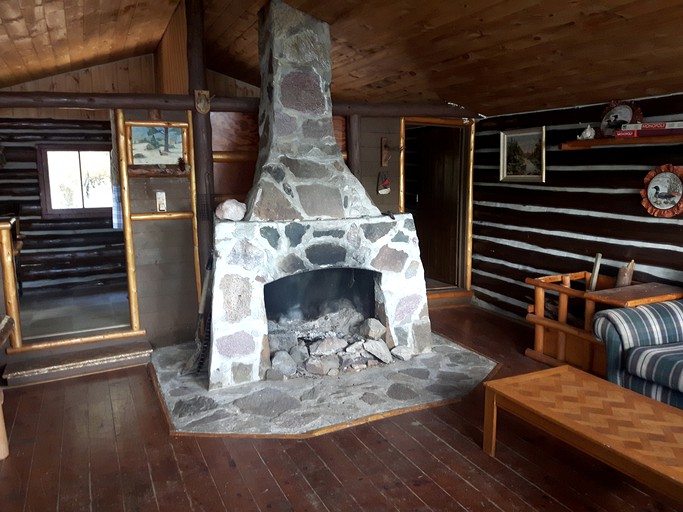 Log Cabins (Rutherglen, Ontario, Canada)