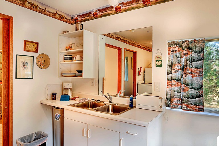 RU Vortex Vacation Rentals Homestead Cabin, Cabins, Oroville