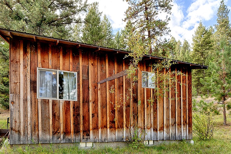 RU Vortex Vacation Rentals Homestead Cabin, Cabins, Oroville
