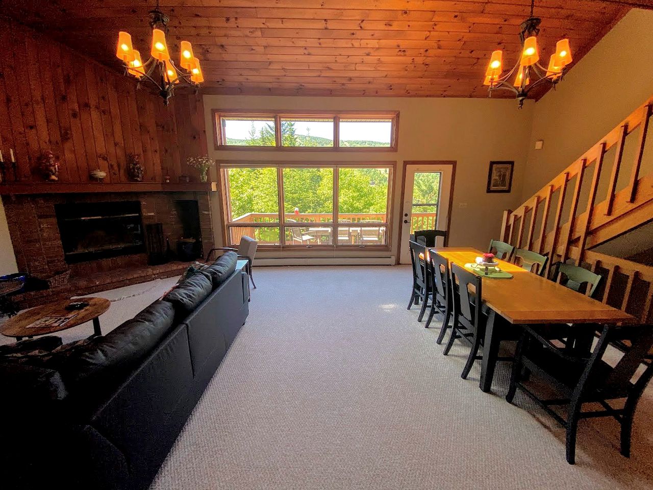 W1 Cozy and Comfortable Bretton Woods Condo with Ski Slope Views Fireplace in Carroll, NH