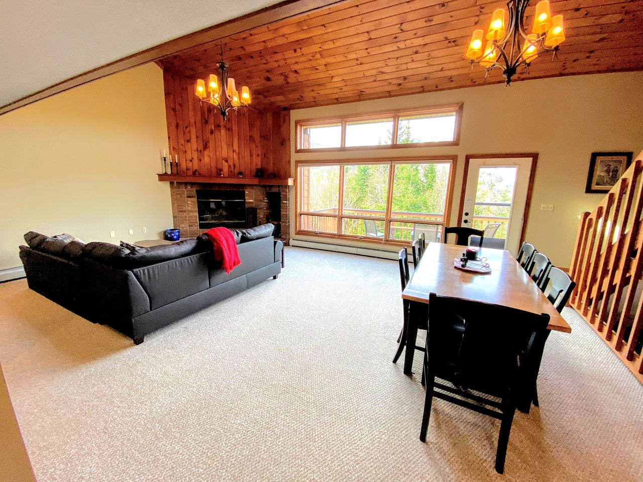 W1 Cozy and Comfortable Bretton Woods Condo with Ski Slope Views Fireplace in Carroll, NH