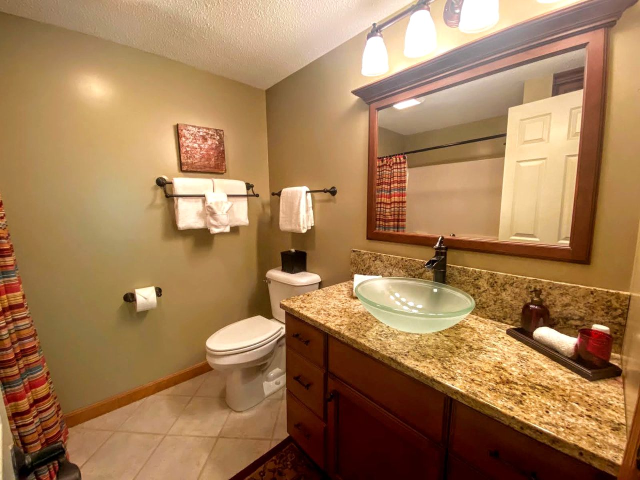 W1 Cozy and Comfortable Bretton Woods Condo with Ski Slope Views Fireplace in Carroll, NH