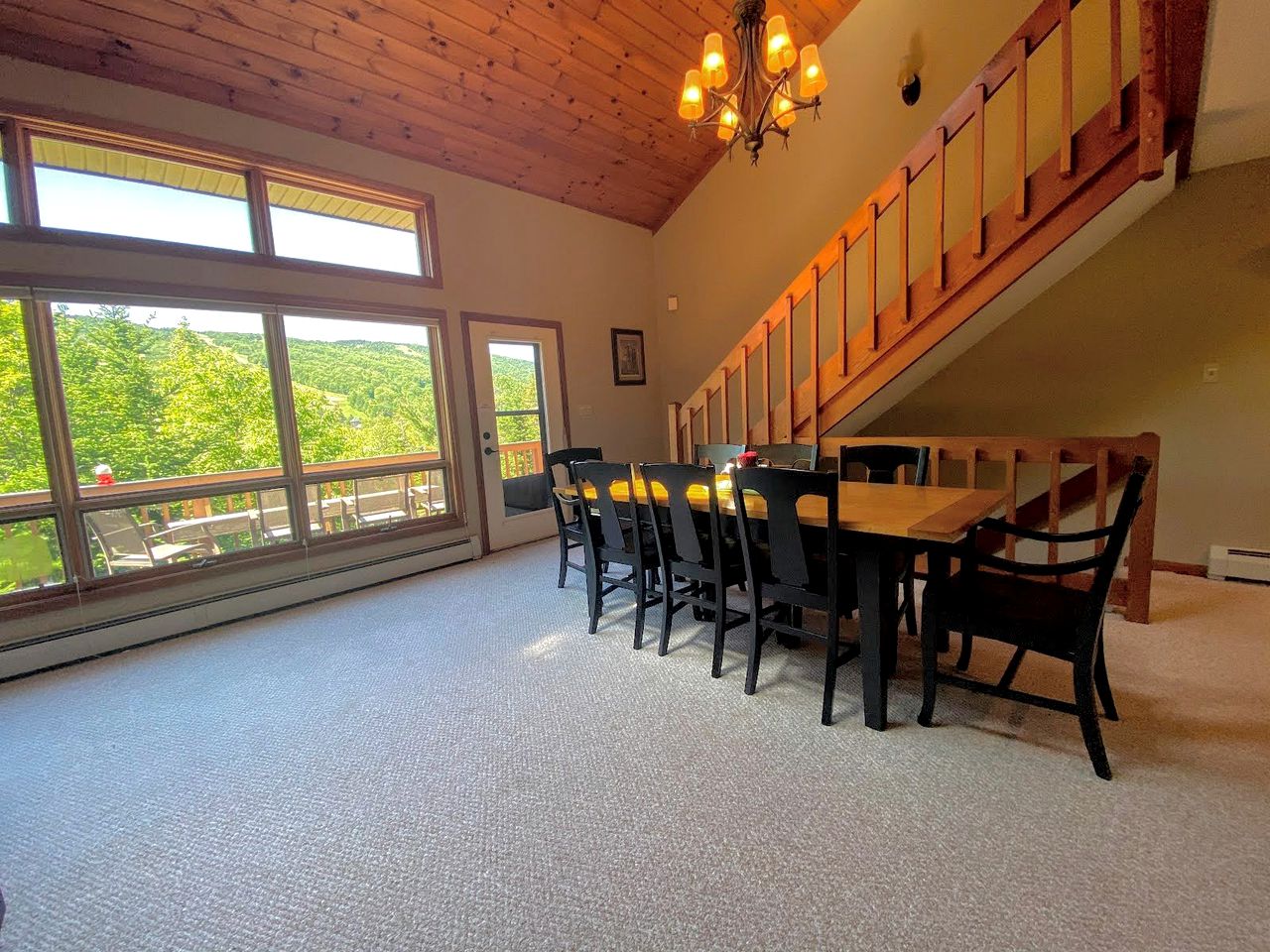 W1 Cozy and Comfortable Bretton Woods Condo with Ski Slope Views Fireplace in Carroll, NH