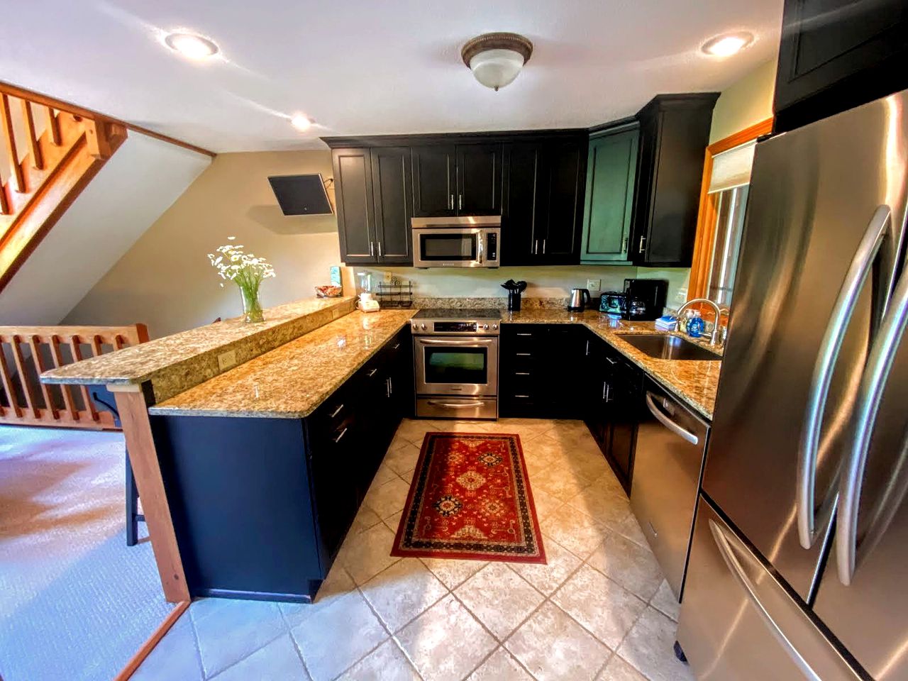 W1 Cozy and Comfortable Bretton Woods Condo with Ski Slope Views Fireplace in Carroll, NH