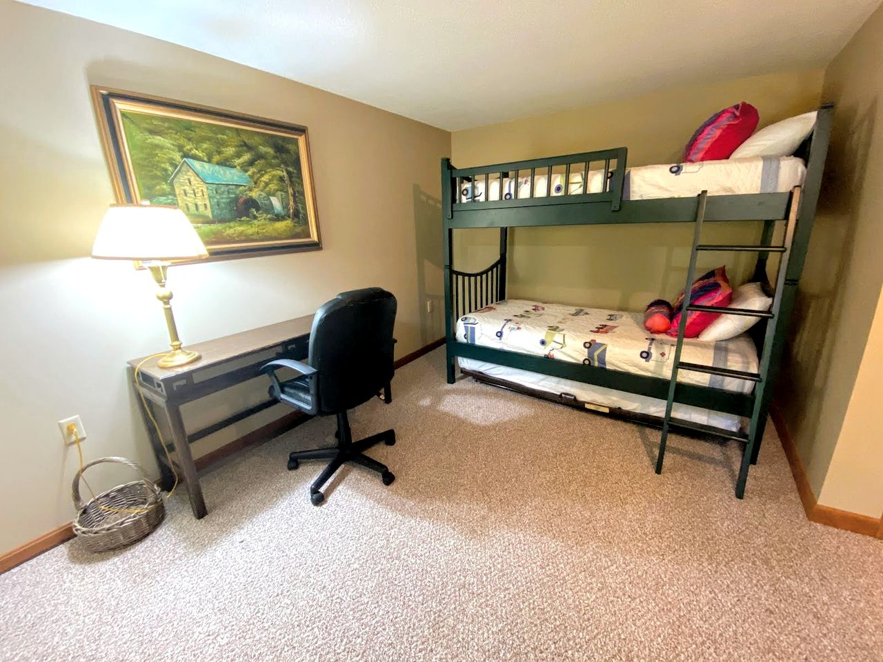 W1 Cozy and Comfortable Bretton Woods Condo with Ski Slope Views Fireplace in Carroll, NH