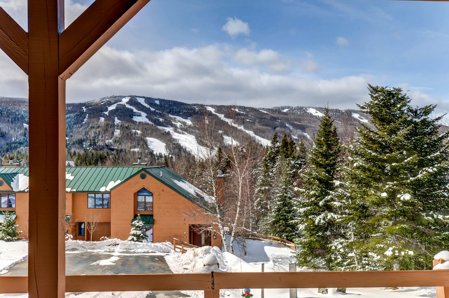 Bright Mount Washington Cabin for a Vacation in New Hampshire