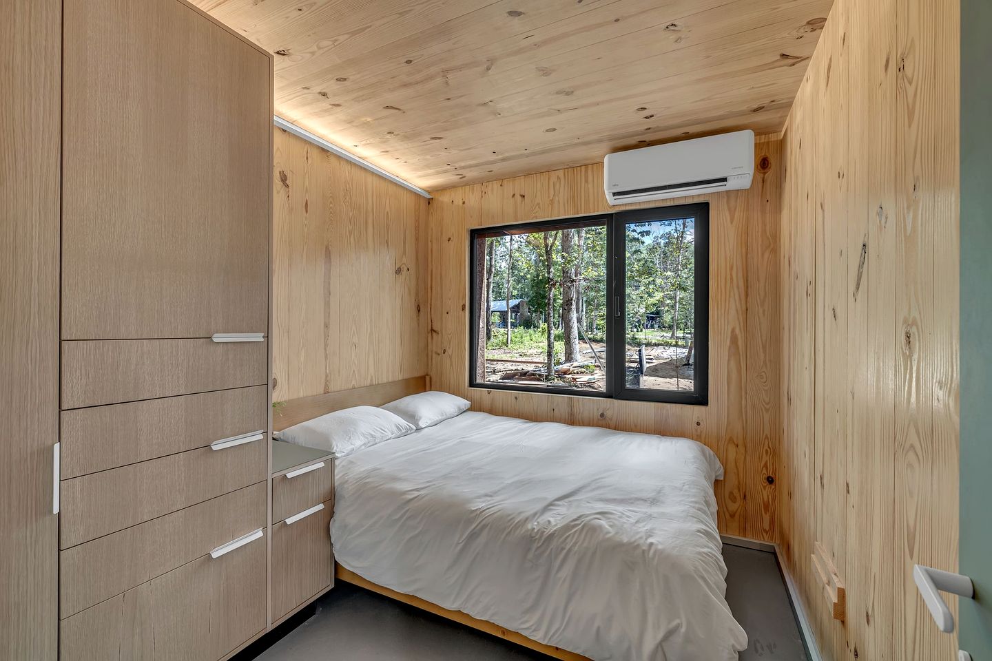 Serene Modern Tiny Home with Fiery Gizzard Reservoir Views Near Tracy City | Tennessee