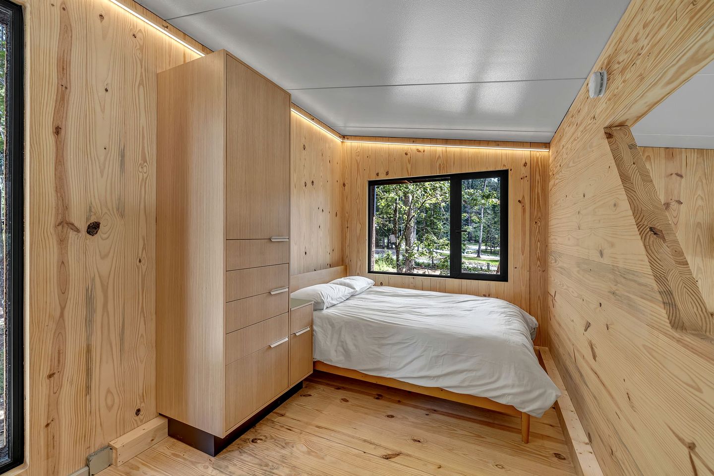 Serene Modern Tiny Home with Fiery Gizzard Reservoir Views Near Tracy City | Tennessee