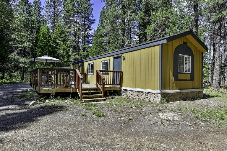 Cozy Cabin Escape with Pond, Creek & Firepit in Mount Shasta, California