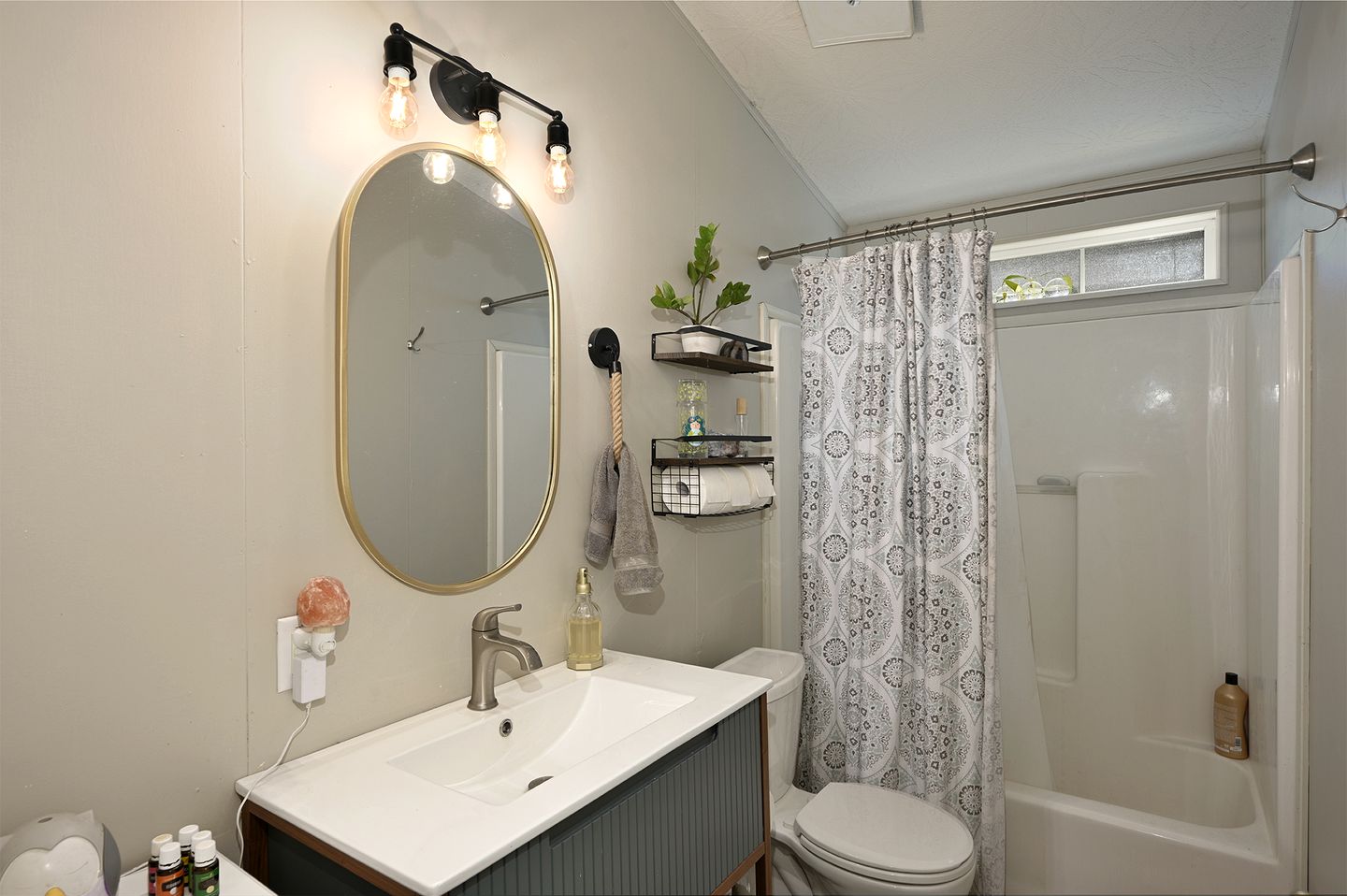 Cozy Cabin Escape with Pond, Creek & Firepit in Mount Shasta, California