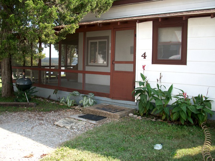 Cabins (Gamaliel, Arkansas, United States)