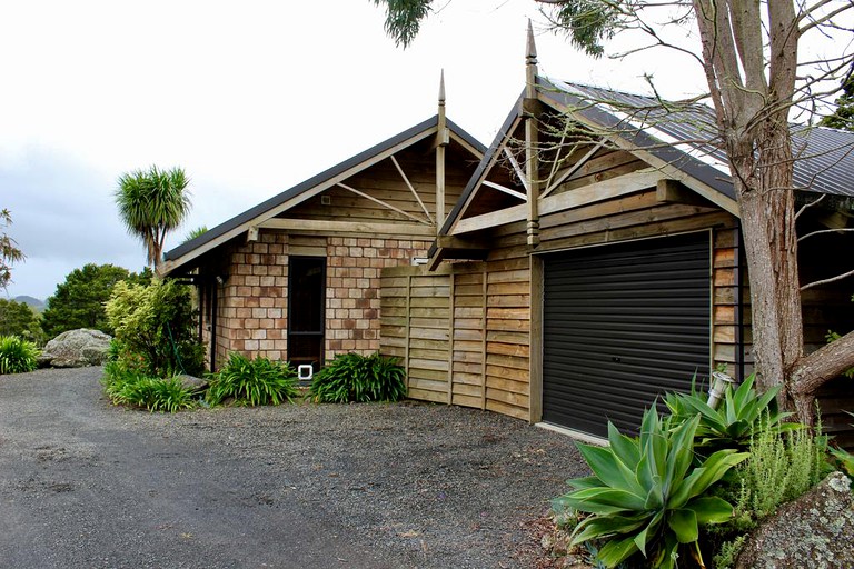 Cottages (Ruatangata West, North Island, New Zealand)