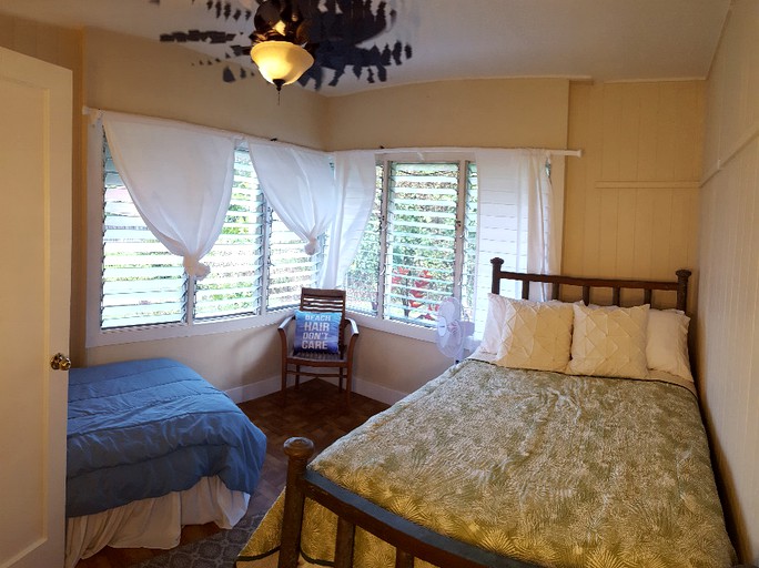 Beach Houses (Waimanalo, Hawaii, United States)