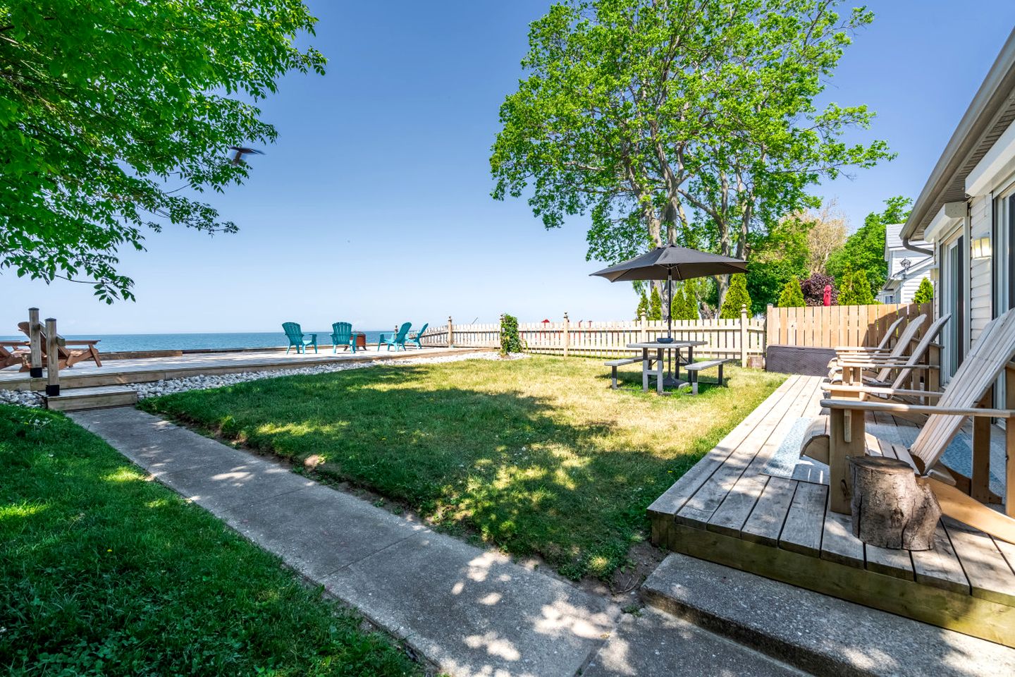 Stunning Cottage with Nice Views and Fire Pit in Leamington, Ontario