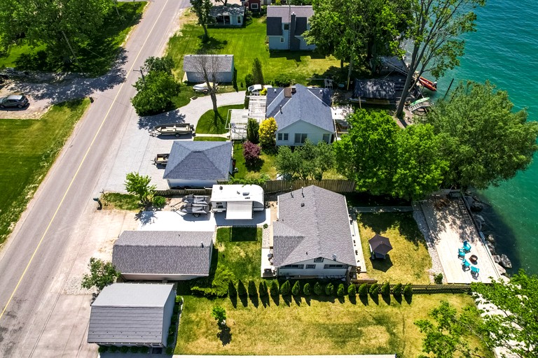 Cottages (Canada, Leamington, Ontario)