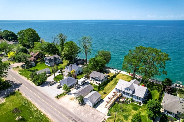 Cottages (Canada, Leamington, Ontario)