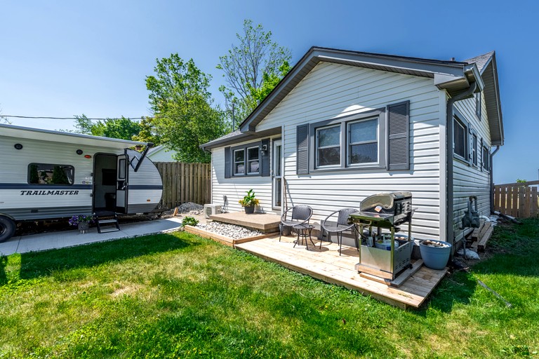 Cottages (Canada, Leamington, Ontario)