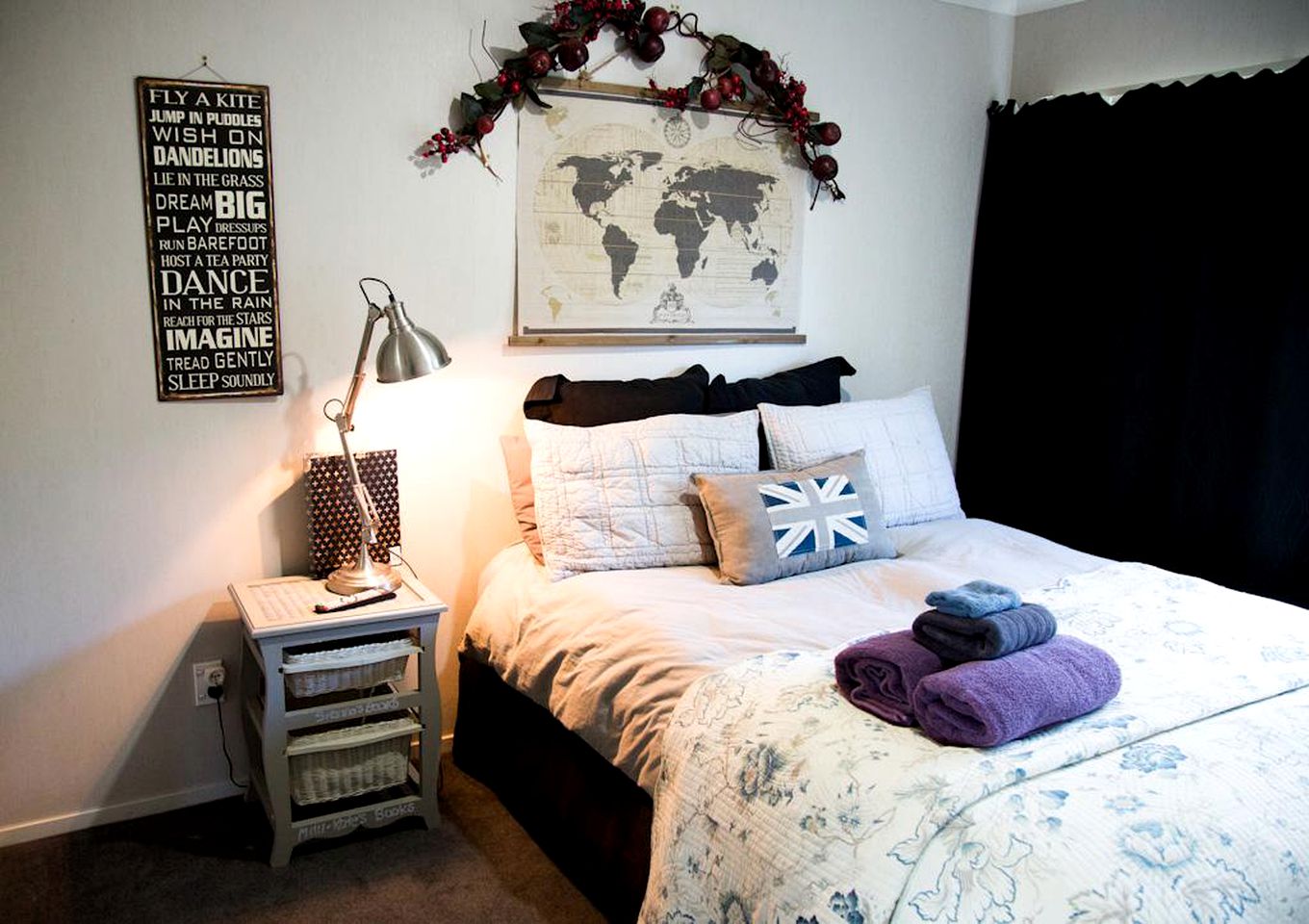 Romantic Retreat for Two with Hot Tub and Gardens in Otorohanga, North Island