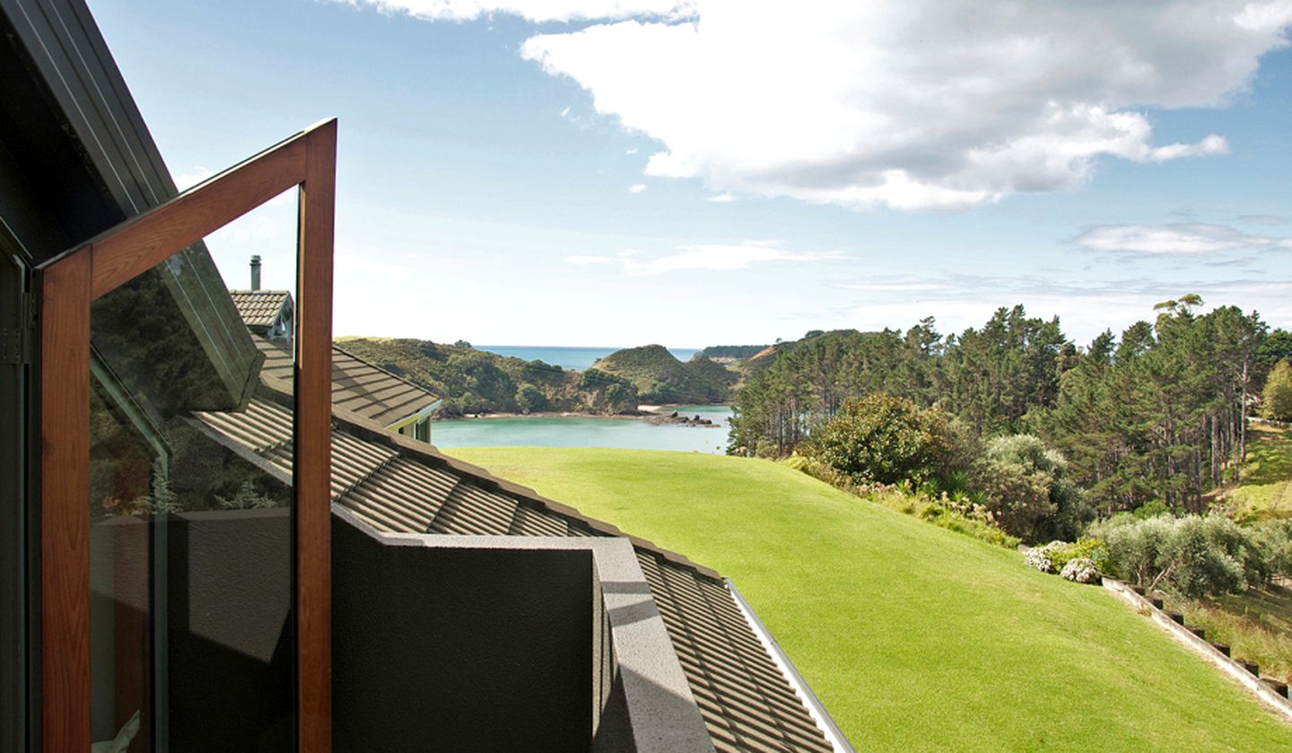 Coastal Cottage Room Retreat with Panoramic Views in Northland, New Zealand