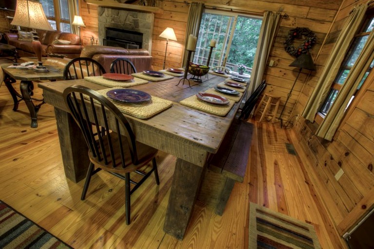Log Cabins (Maggie Valley, North Carolina, United States)